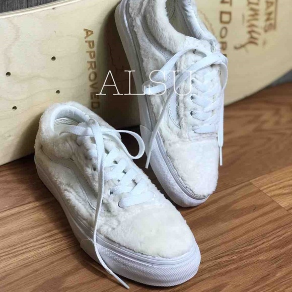 NWT VANS Old Skool Sherpa Faux Fir White Kid’s - Picture 4 of 8